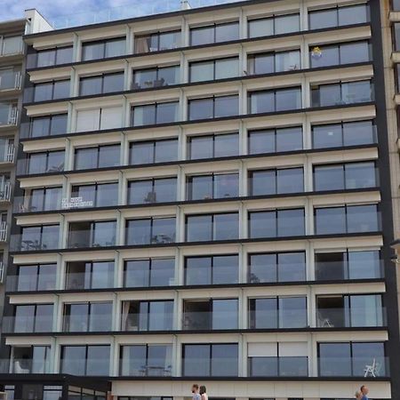 Studio 405 Op Zeedijk Met Frontaal Zeezicht 4De Verdiep Middelkerke Bagian luar foto
