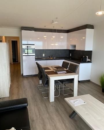 Studio 405 Op Zeedijk Met Frontaal Zeezicht 4De Verdiep Middelkerke Bagian luar foto