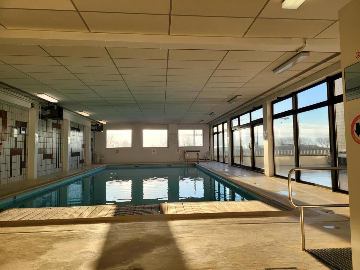 Studio 405 Op Zeedijk Met Frontaal Zeezicht 4De Verdiep Middelkerke Bagian luar foto